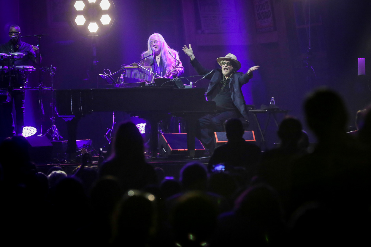 REVIEW Daryl Hall serves up a dose of nostalgia during Manila concert